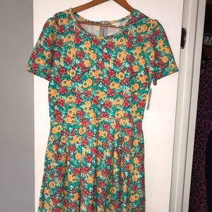 NWT LuLaRoe Amelia- XLARGE